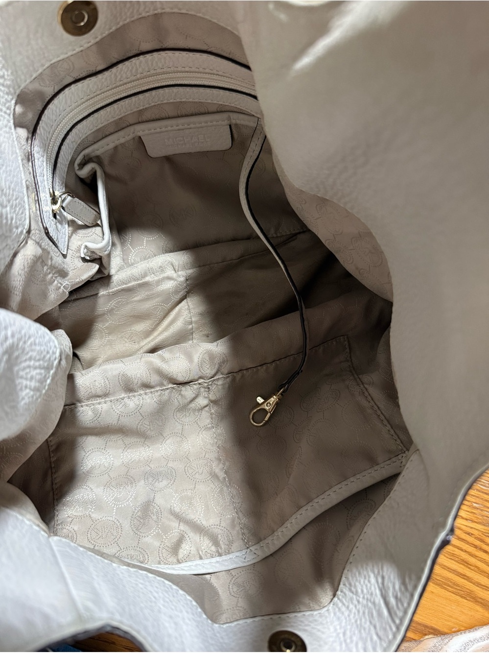 Michael Kors Soft Pebbled Leather Hobo in Light Taupe with Gold Charm - Picture 3 of 4
